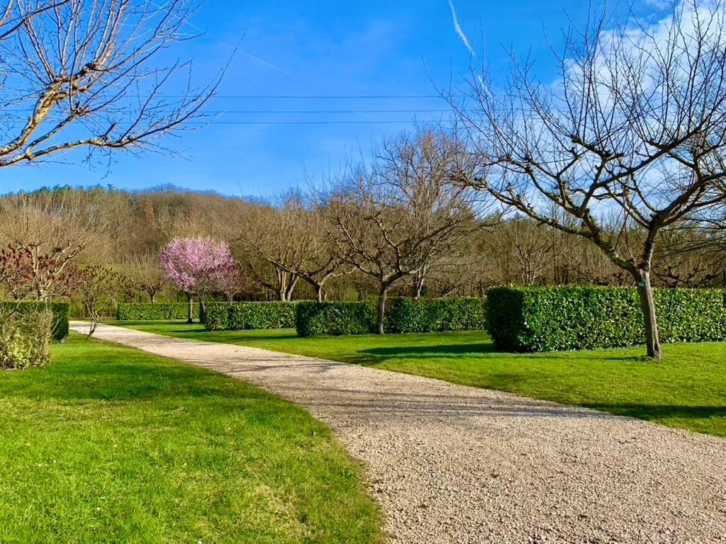 Camping Familial Paisible Avec Piscine, Mobil Home , Chalet, Studio & Emplacement Nue Casties-Labrande Exterior foto